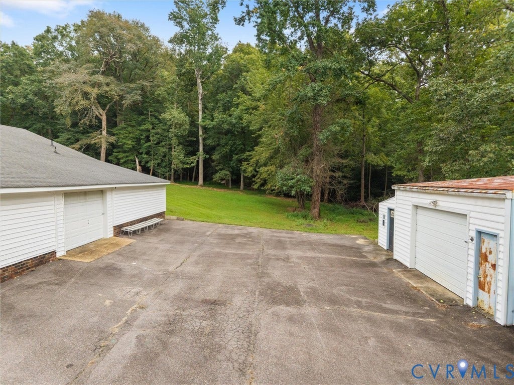 Pole barn to the right  and rear garage entry to detached apartment