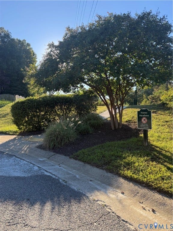 10041 POLLEN Drive, Hanover, Mechanicsville, VA 23116 Paved Trail through the neighborhood is the perfect pathway to enjoying all aspects of the neighborhood