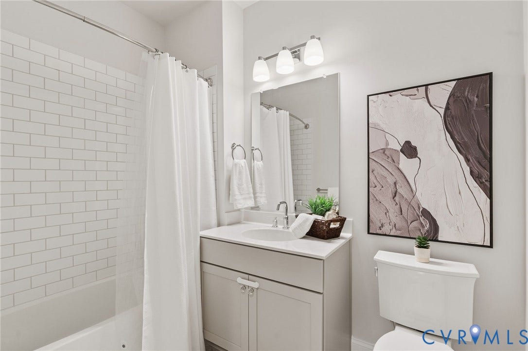 Lower level bedroom/office en suite
