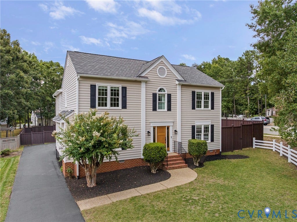 11100 Glen Hollow Court, Henrico, VA 23233 Two-story residence featuring light-toned siding and a dark shingle roof