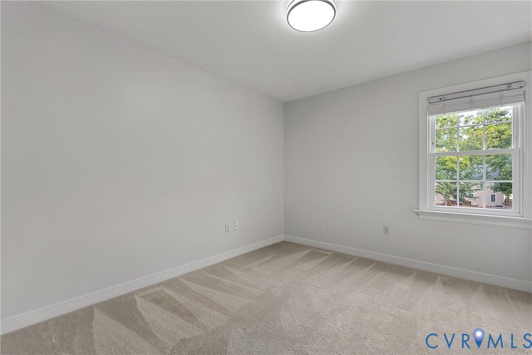 11100 Glen Hollow Court, Henrico, VA 23233 Neutral-toned wall paint with carpeted flooring