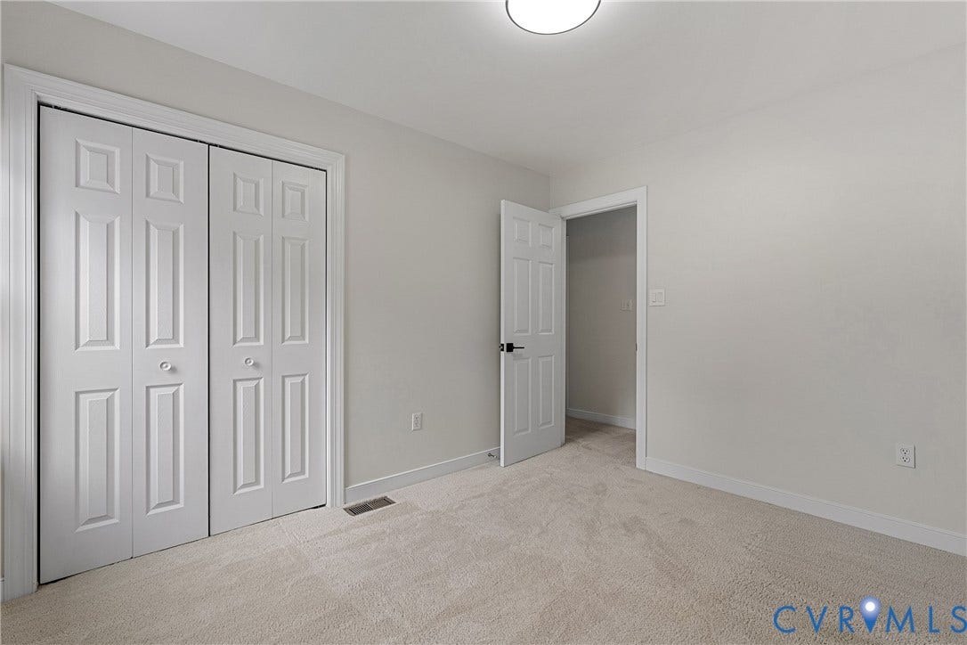 11100 Glen Hollow Court, Henrico, VA 23233 Neutral-toned wall paint and carpeting