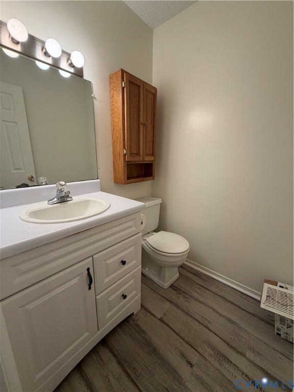 9342 Lost Forest Drive, Chesterfield, VA 23237 Half bath on entry level