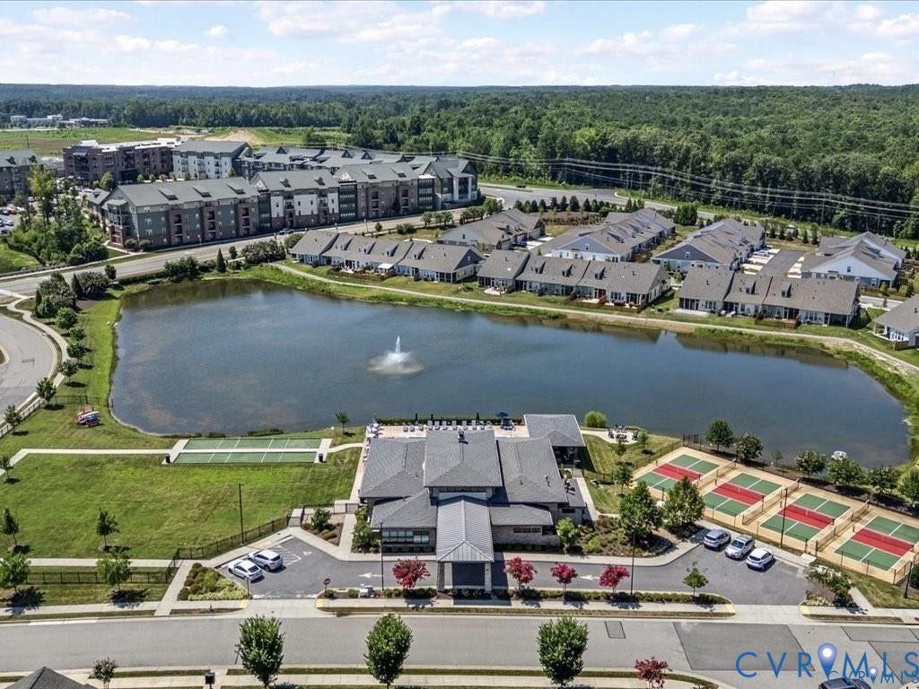15801 Hallowell Ridge, #304, Moseley, VA 23120 Expansive community featuring a central pond with fountain, multiple tennis courts, and a clubhouse