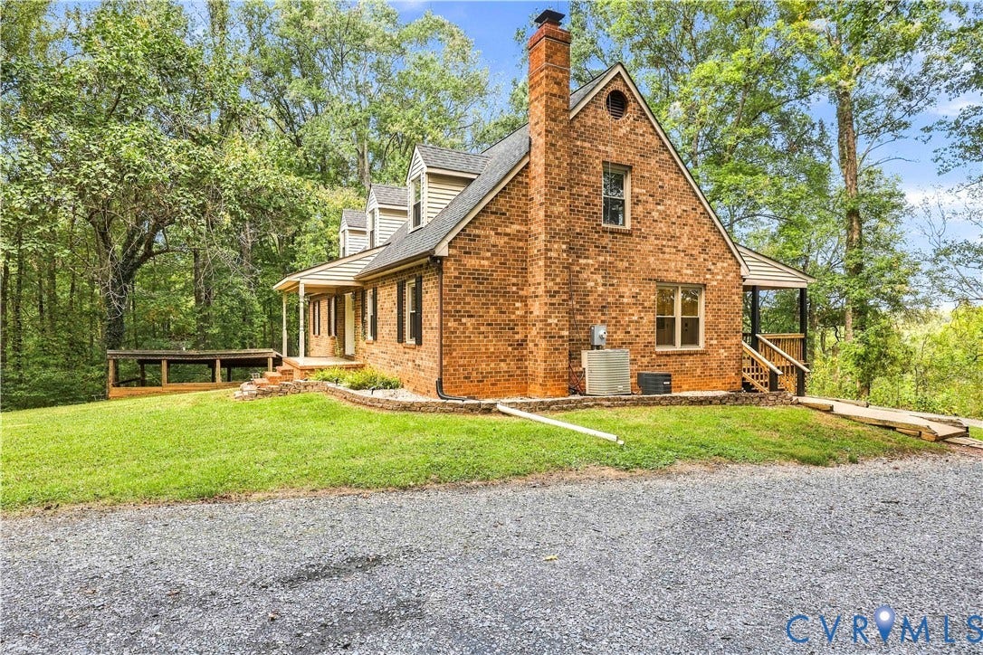 17 River Walk, Cumberland, VA 23027 Brick exterior with prominent chimney