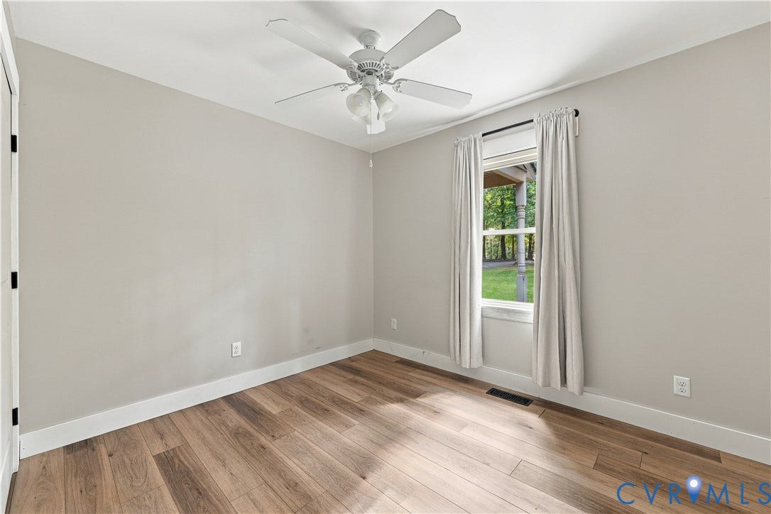 17 River Walk, Cumberland, VA 23027 Wood-finish flooring with white trim