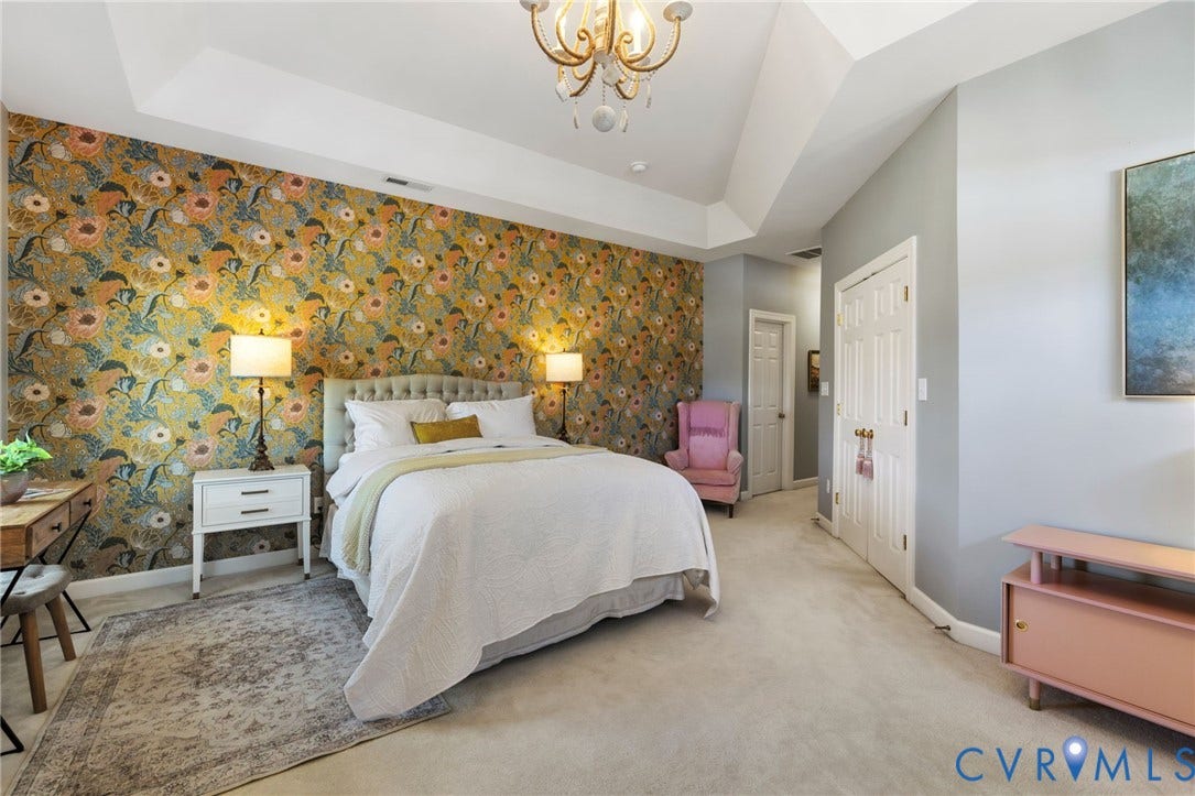 Tray ceiling with central chandelier