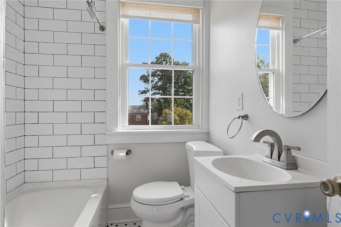 2900 Seminary Avenue, Northside, Richmond, VA 23220 Classic black & white updated full bathroom.