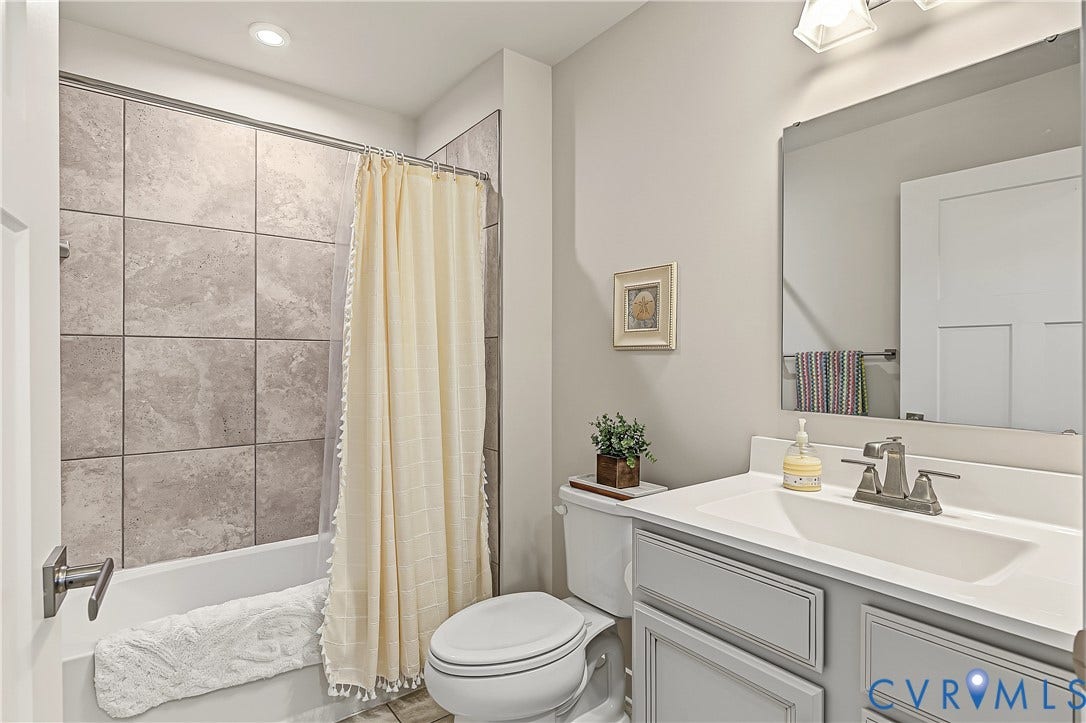 7490 E Danube Loop, The Groves, New Kent, VA 23124 Full hallway bathroom with shower/tub combo
