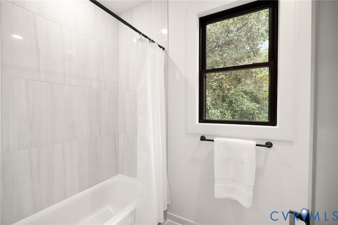 2708 Willoughton Lane, Enclave At Willow Oaks, Richmond, VA 23225 Seperate tub / shower with Jack & Jill bathroom