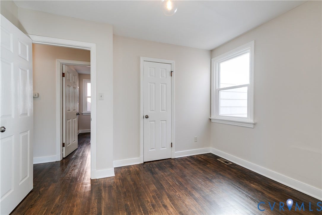 Flexible bedroom with closet