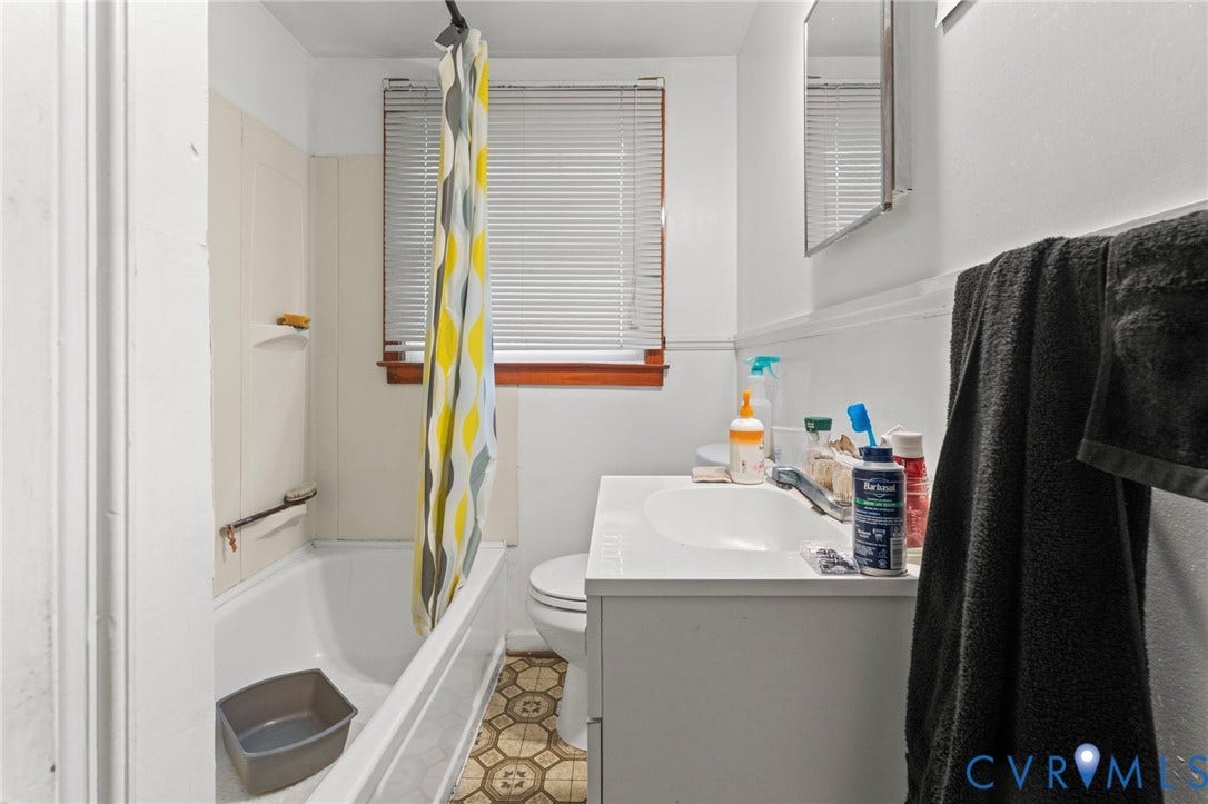 3917 Peyton Avenue, Richmond, VA 23224 White bathtub with wall-mounted shower head and faucet