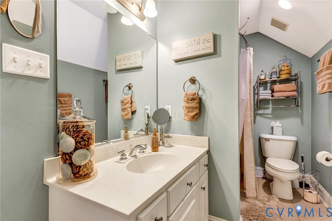 Primary bedroom 2 en-suite full bathroom