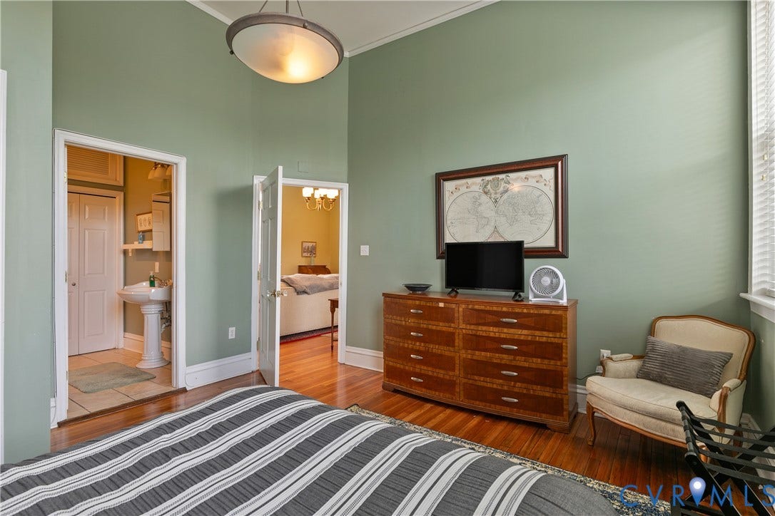 2021 North Avenue, Richmond, VA 23222 High ceilings with a prominent light fixture, rich wood-finish flooring, and crisp white trimwork