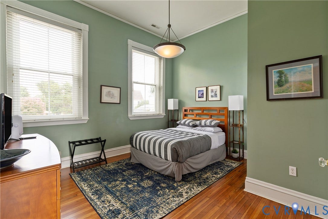 2021 North Avenue, Richmond, VA 23222 Hardwood flooring, high ceilings, dual windows, overhead pendant lighting, and a wood-slat headboard