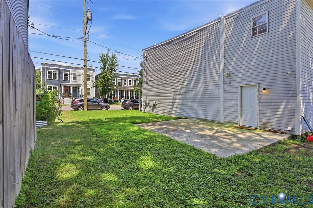 3015 M Street, Church Hill, Richmond, VA 23223 Expansive grassy yard with concrete patio
