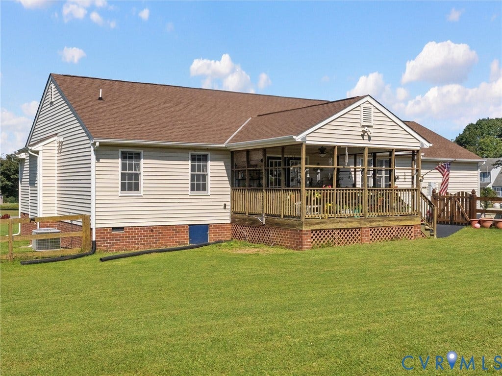 5325 Swift Hill Lane, Scandia Lake, Sandston, VA 23150 Spacious rear lawn with a screened-in porch, wood deck, and wood fencing