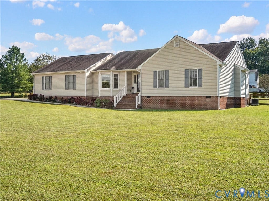 5325 Swift Hill Lane, Scandia Lake, Sandston, VA 23150 Ranch-style exterior with light-colored siding and a dark roof