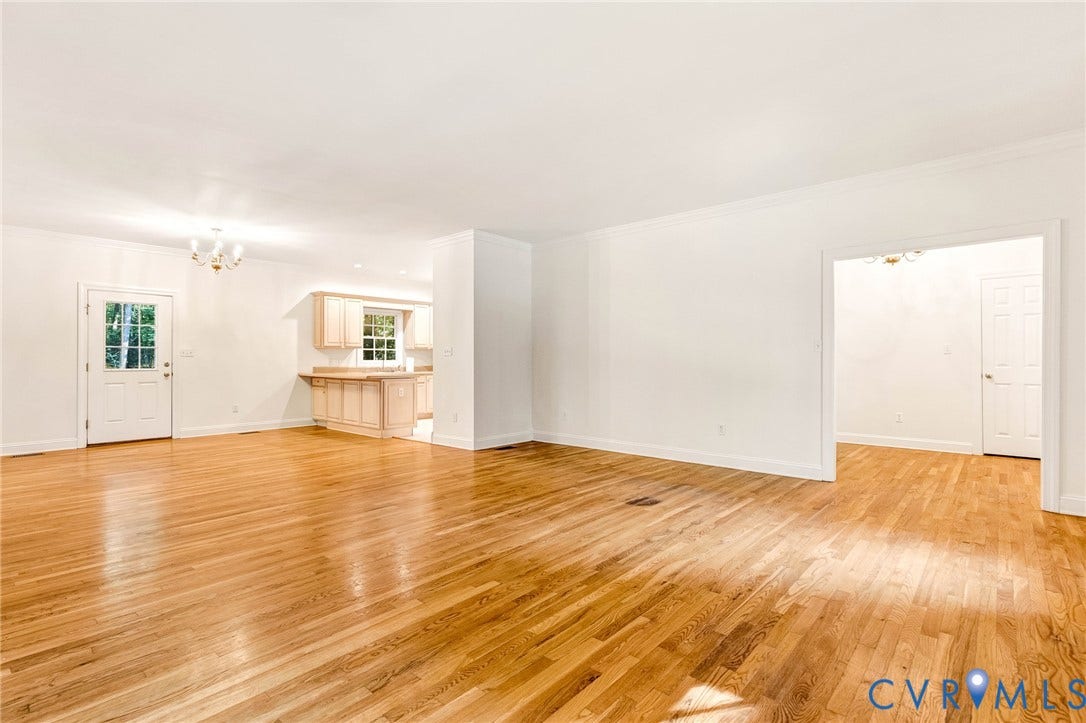 13086 Scotchtown Road, Scotchtown Area, Beaverdam, VA 23015 Large Spacious Living Room/Family Room with Wood Floors