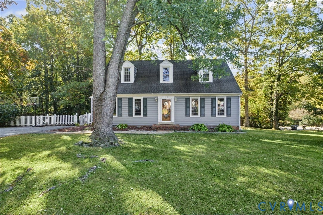 10301 Seacliff Lane, North Chesterfield, VA 23236 Vinyl Siding and 10 yr old roof!