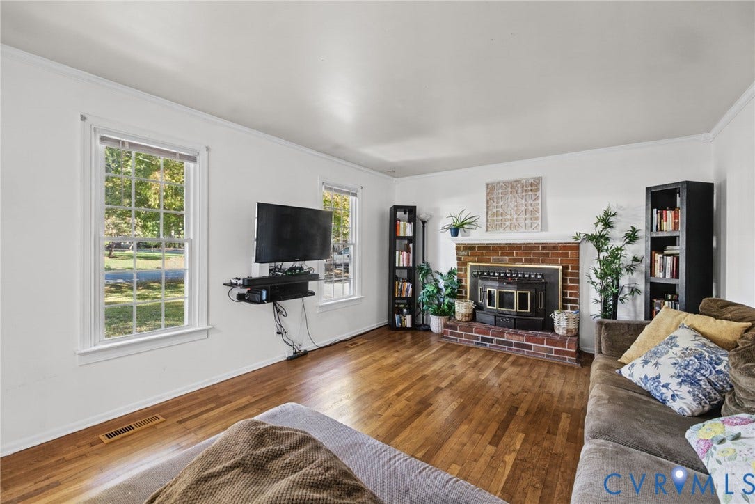 10301 Seacliff Lane, North Chesterfield, VA 23236 Lots of natural light