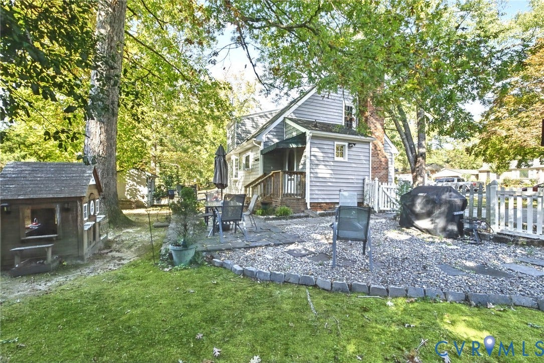 10301 Seacliff Lane, North Chesterfield, VA 23236 Fire pit area beside patio
