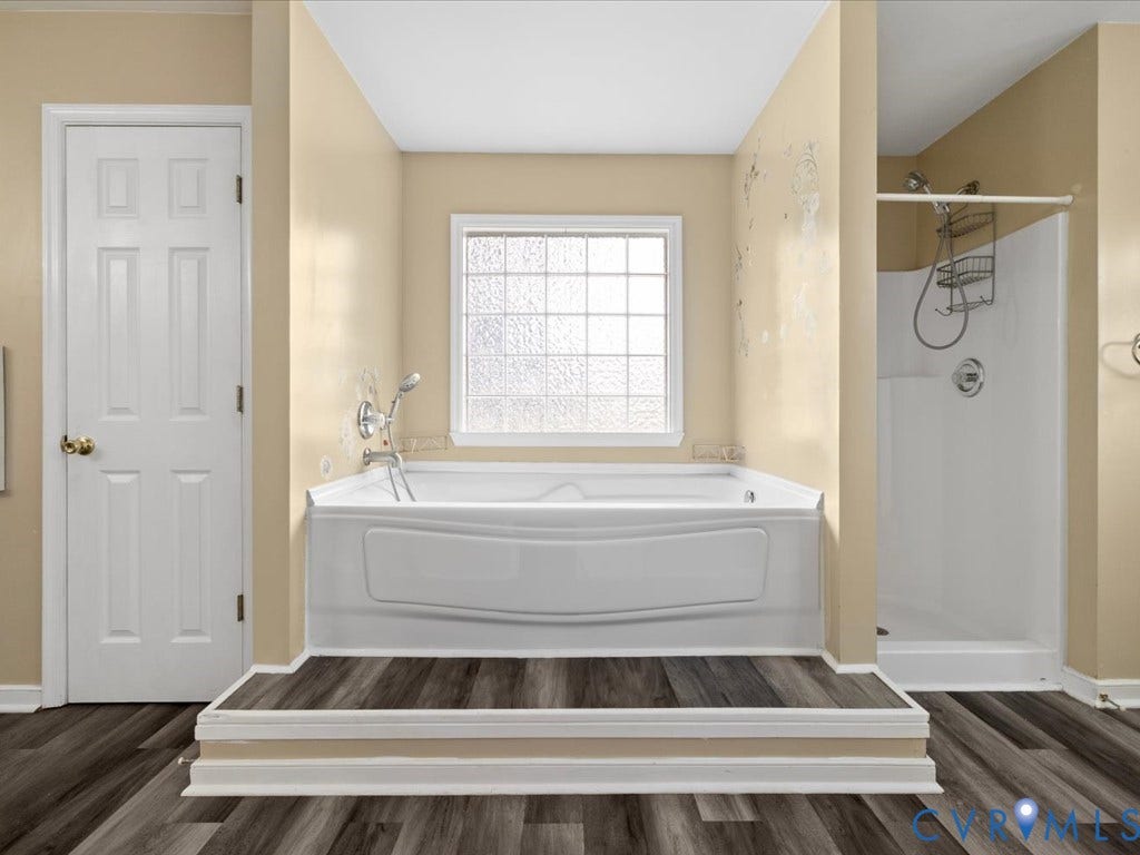 Soaking tub