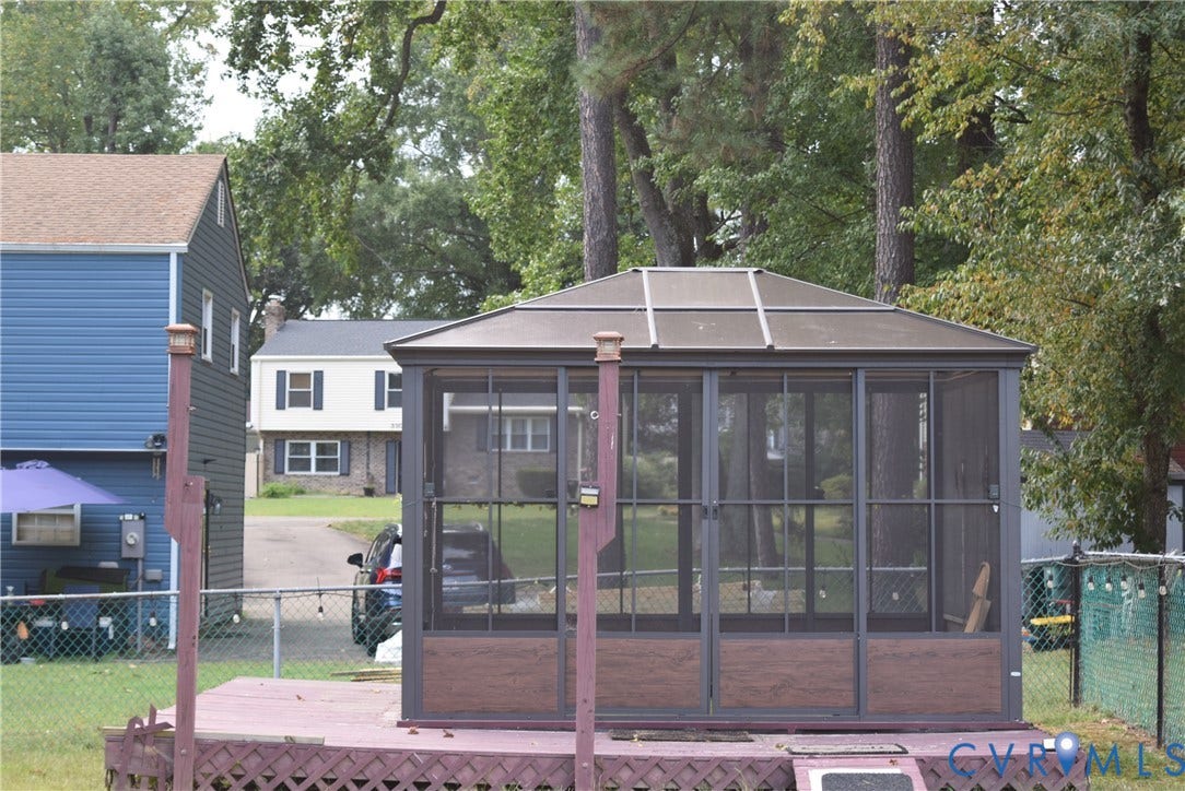 3102 Oxnard Road, Henrico, VA 23223 Screened gazebo with a multi-paneled enclosure and a slatted composite deck