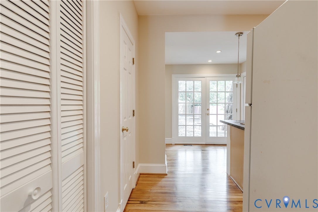 520 N 1st Street, Richmond, VA 23219 Hardwood flooring throughout, recessed lighting, white louvered bifold doors, and a built-in kitchen peninsula with a dark countertop