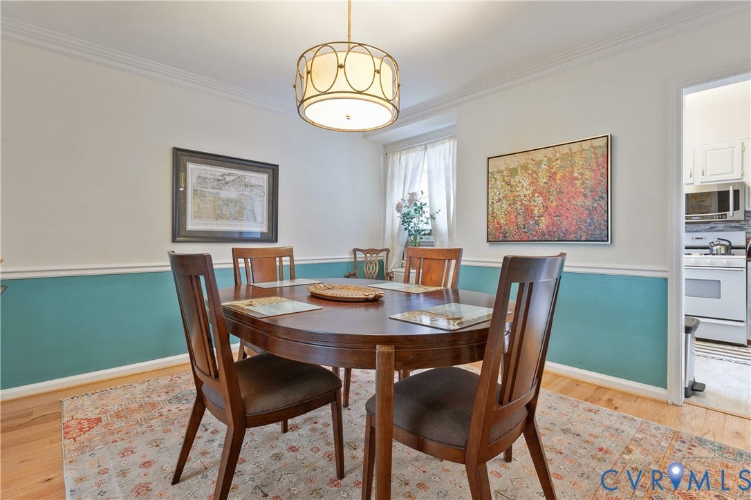 2606 Park Avenue, #U6, The Fan, Richmond, VA 23220 Crown molding accents the ceiling, complemented by a decorative drum pendant light fixture