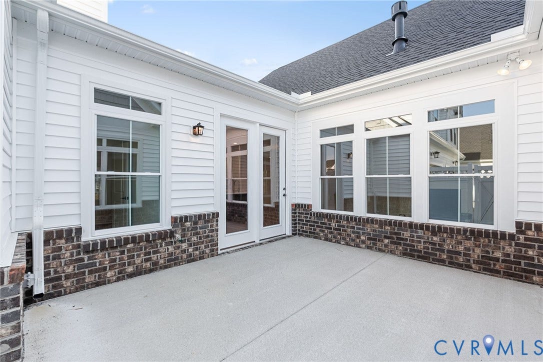 6726 Mayland Ridge Lane, The Villas At Swift Creek, Moseley, VA 23120 Fenced Courtyard