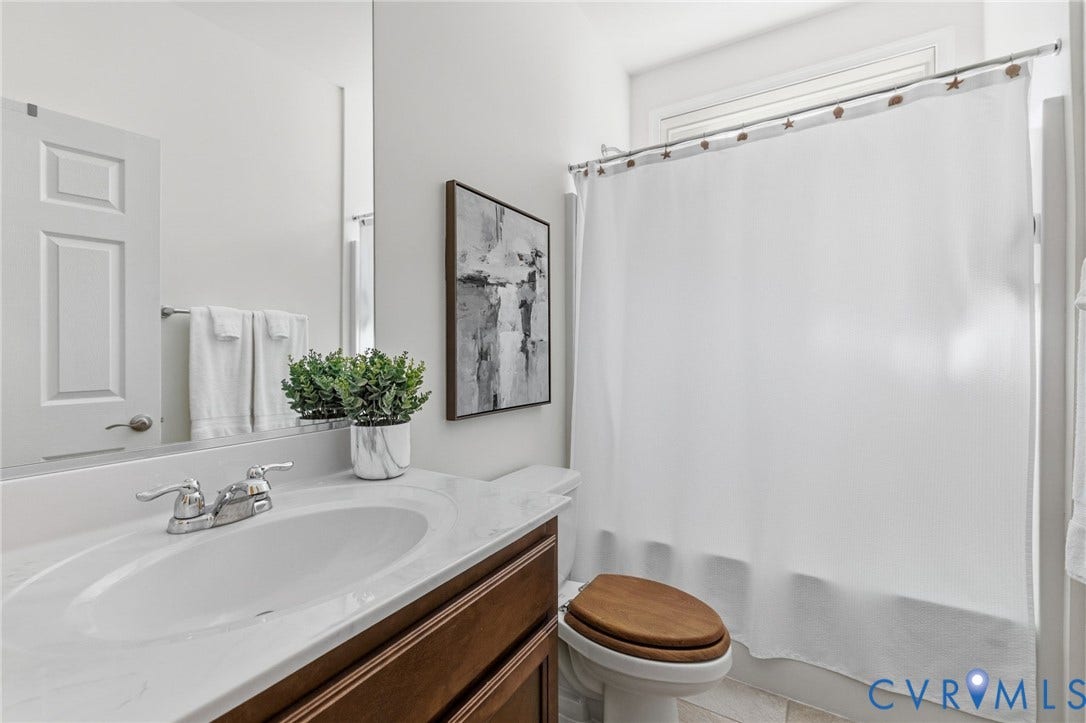15750 Mosaic Creek Boulevard, Henrico, VA 23238 Full bath in-between bedroom 2 and 3