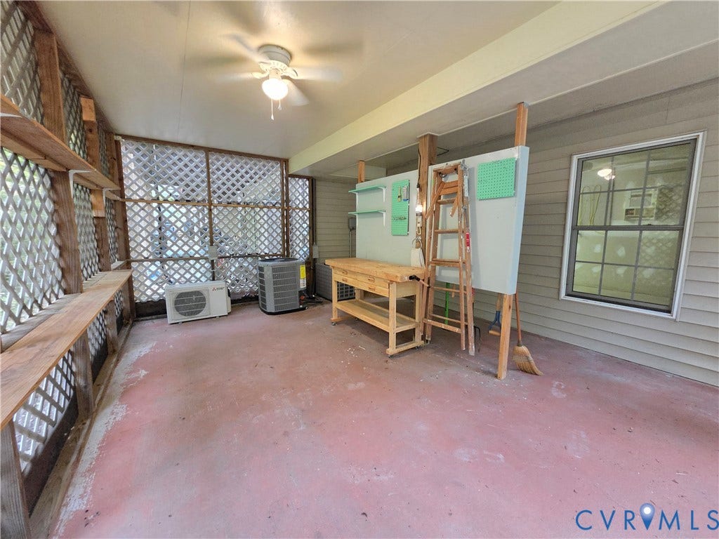 136 Popular Court, Farmville, VA 23901 MAny options for this screened-in area!
