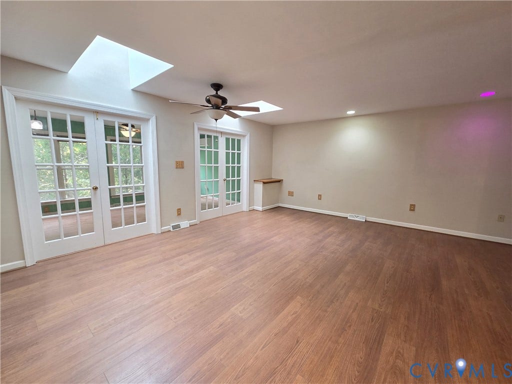 136 Popular Court, Farmville, VA 23901 BIG Eat in kitchen!