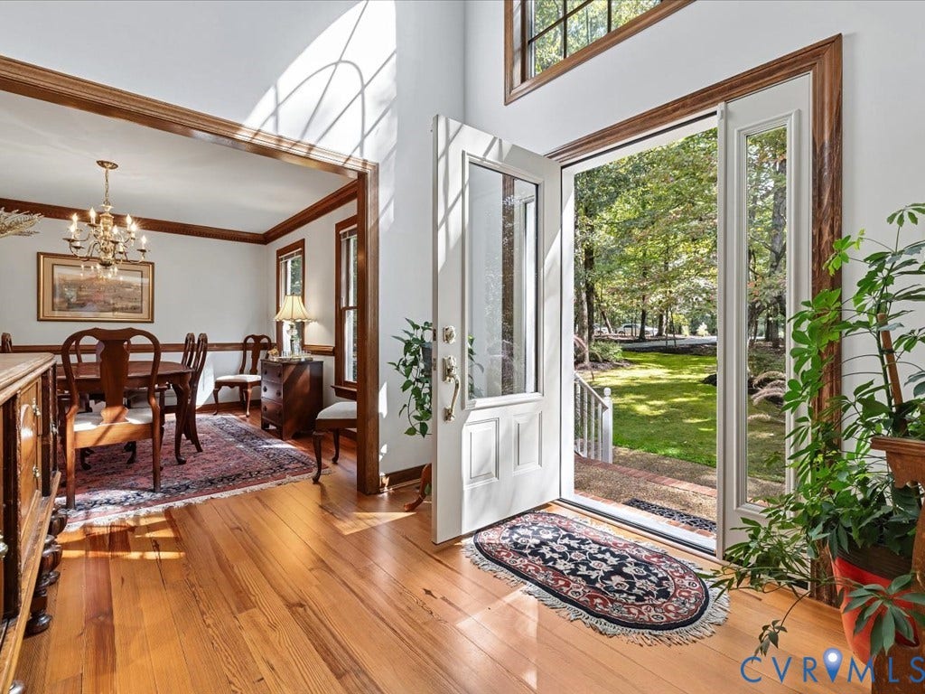 2993 Johnsonway Terrace, Powhatan, VA 23139 What a beautiful welcome this entry creates! Soaring ceilings, lots of light, and those gorgeous heart pine floors.