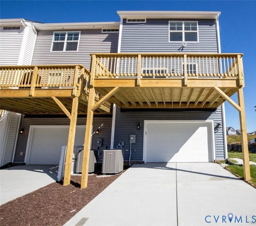 This photo shows a similar floorplan and quality level to Eastwood Homes. Actual design selections and layout may vary.