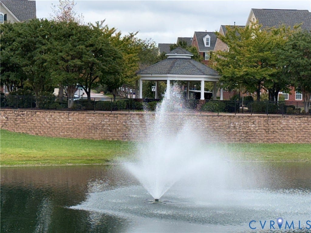 3931 Liesfeld Place, West Broad Village, Henrico, VA 23060 Pond with a central fountain feature