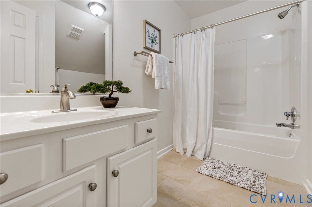 14460 Woodleigh Drive, Chester, VA 23831 Upstairs Bathroom