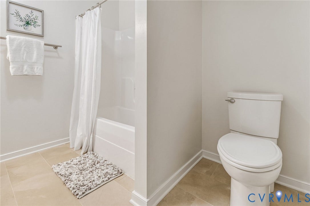 14460 Woodleigh Drive, Chester, VA 23831 Upstairs Bathroom