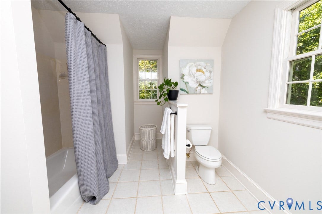 9281 Pamunkey Crest Dr, Hanover, VA 23111 Upstairs bathroom