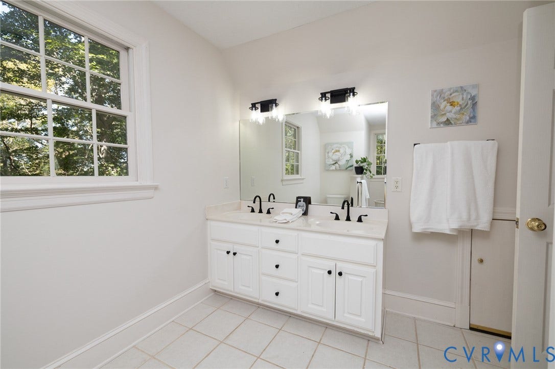 9281 Pamunkey Crest Dr, Hanover, VA 23111 Upstairs bathroom