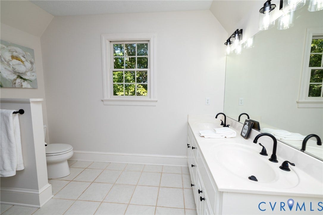 9281 Pamunkey Crest Dr, Hanover, VA 23111 Upstairs bathroom