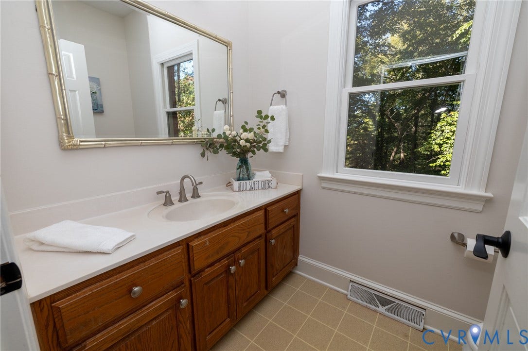 9281 Pamunkey Crest Dr, Hanover, VA 23111 Downstairs half bath