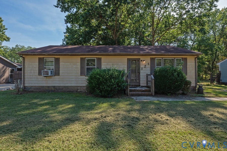 Property photo for 324 Lakewood Drive, Petersburg, VA