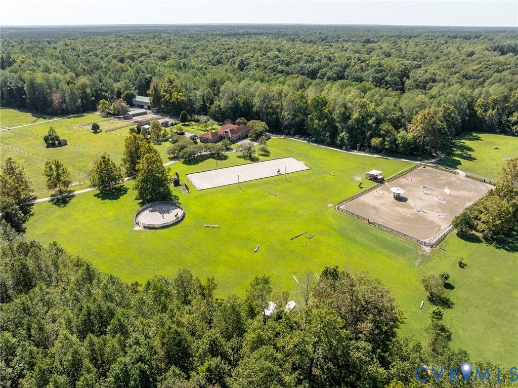 The residence is positioned alongside the propertys multiple training areas, barns and paddocks.