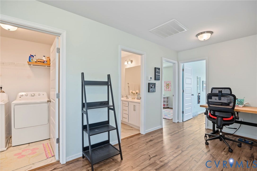 7101 Desert Candle Drive, Moseley, VA 23120 Loft area