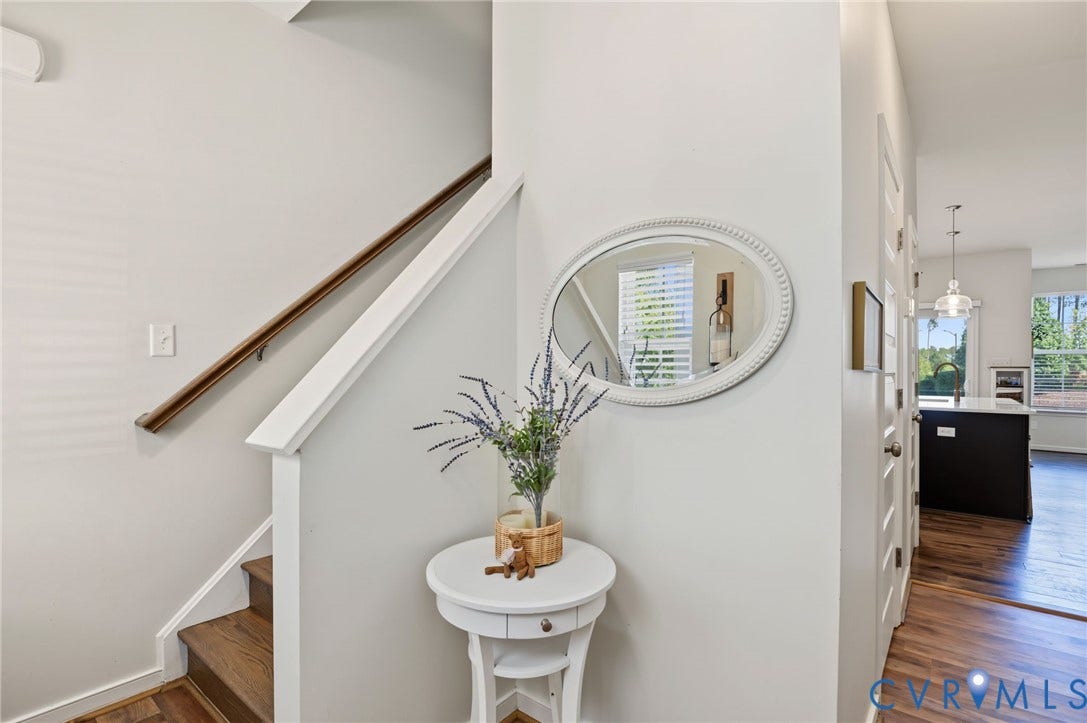 7101 Desert Candle Drive, Moseley, VA 23120 Entry area
