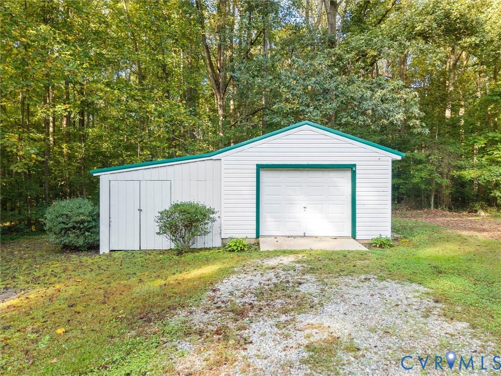 17930 Genito Road, Amelia, VA 23002
