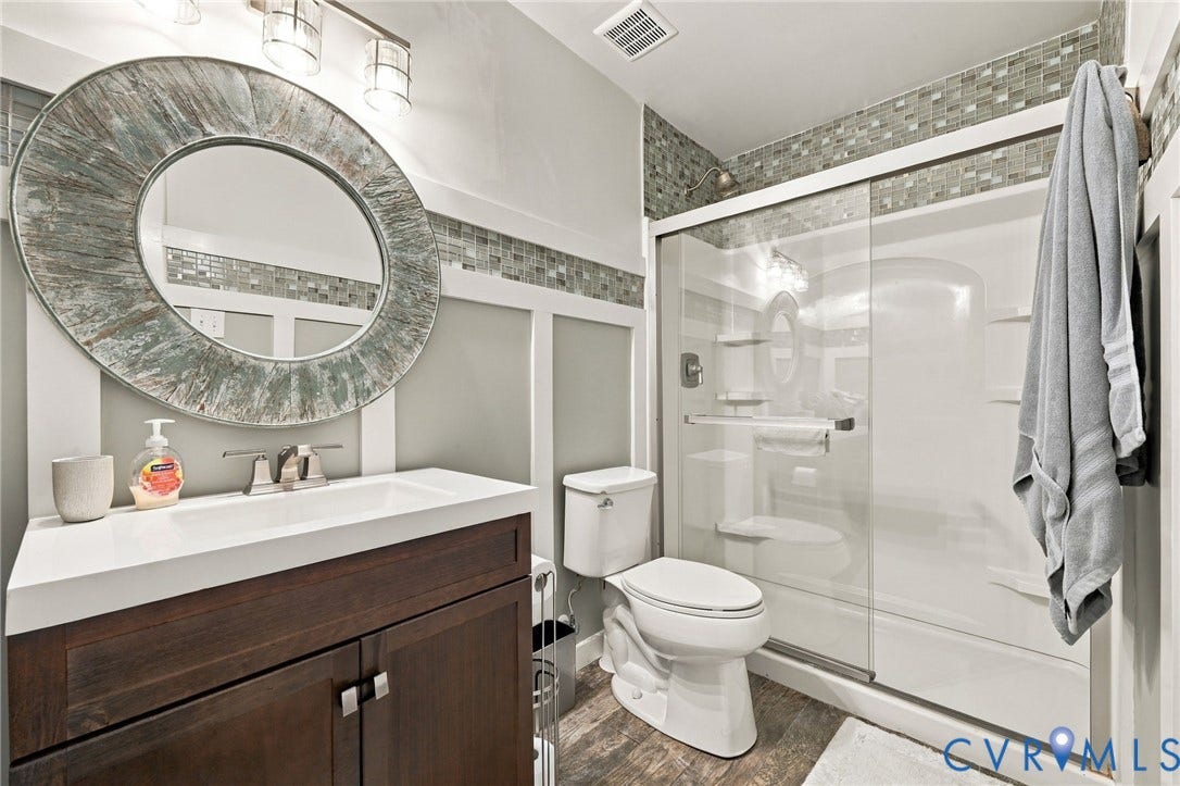 Full bathroom located in basement
