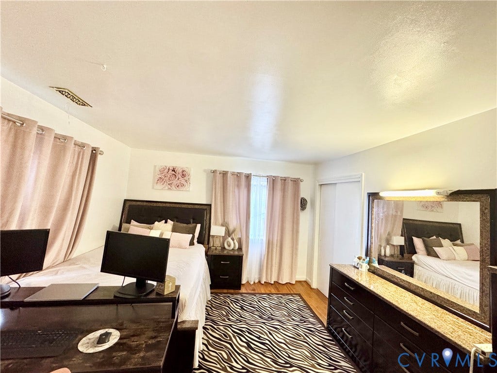 Wood-finish flooring with a smooth ceiling